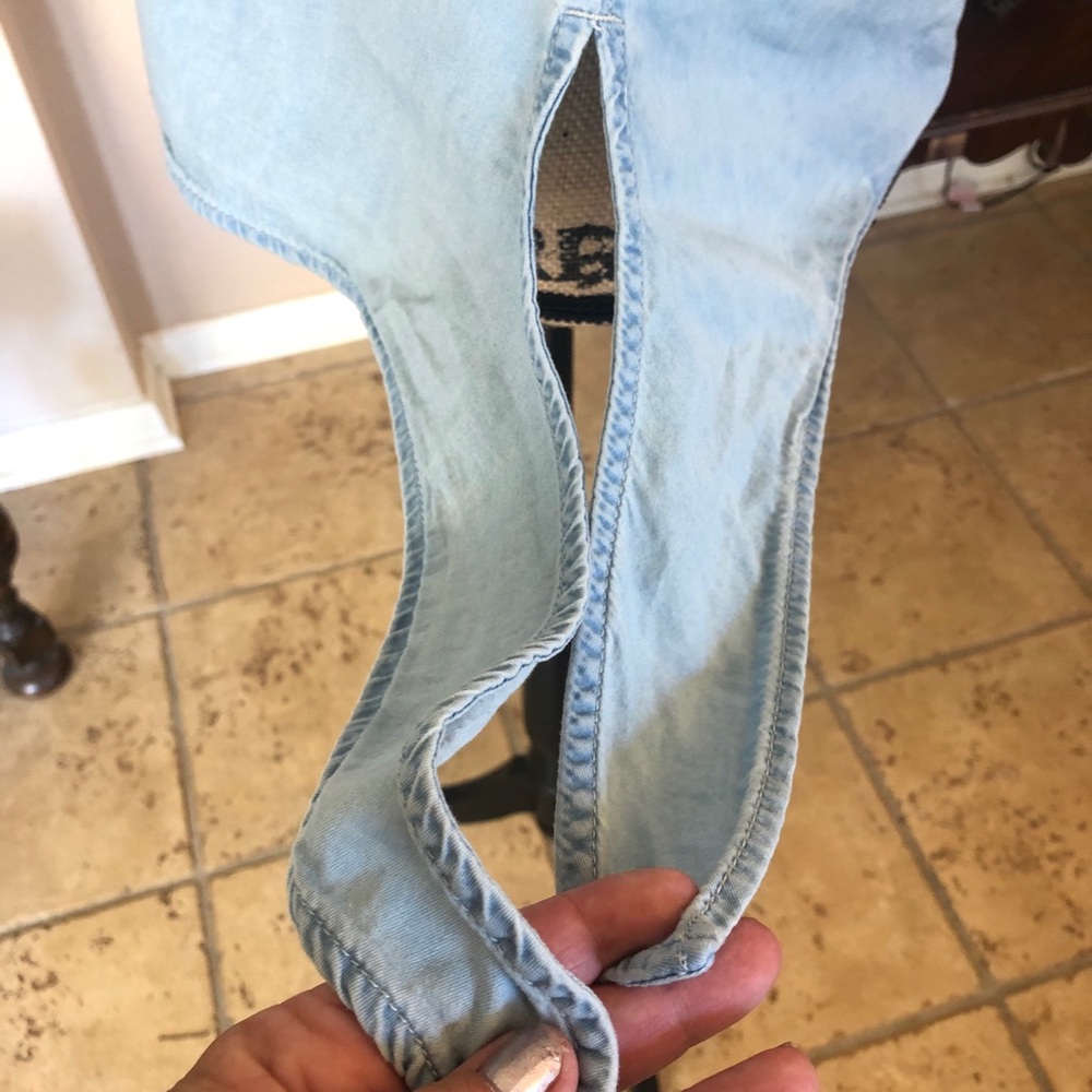 {CALVIN KLEIN} LIGHT WASH DENIM TOP TIE FRONT - Picture 8 of 10